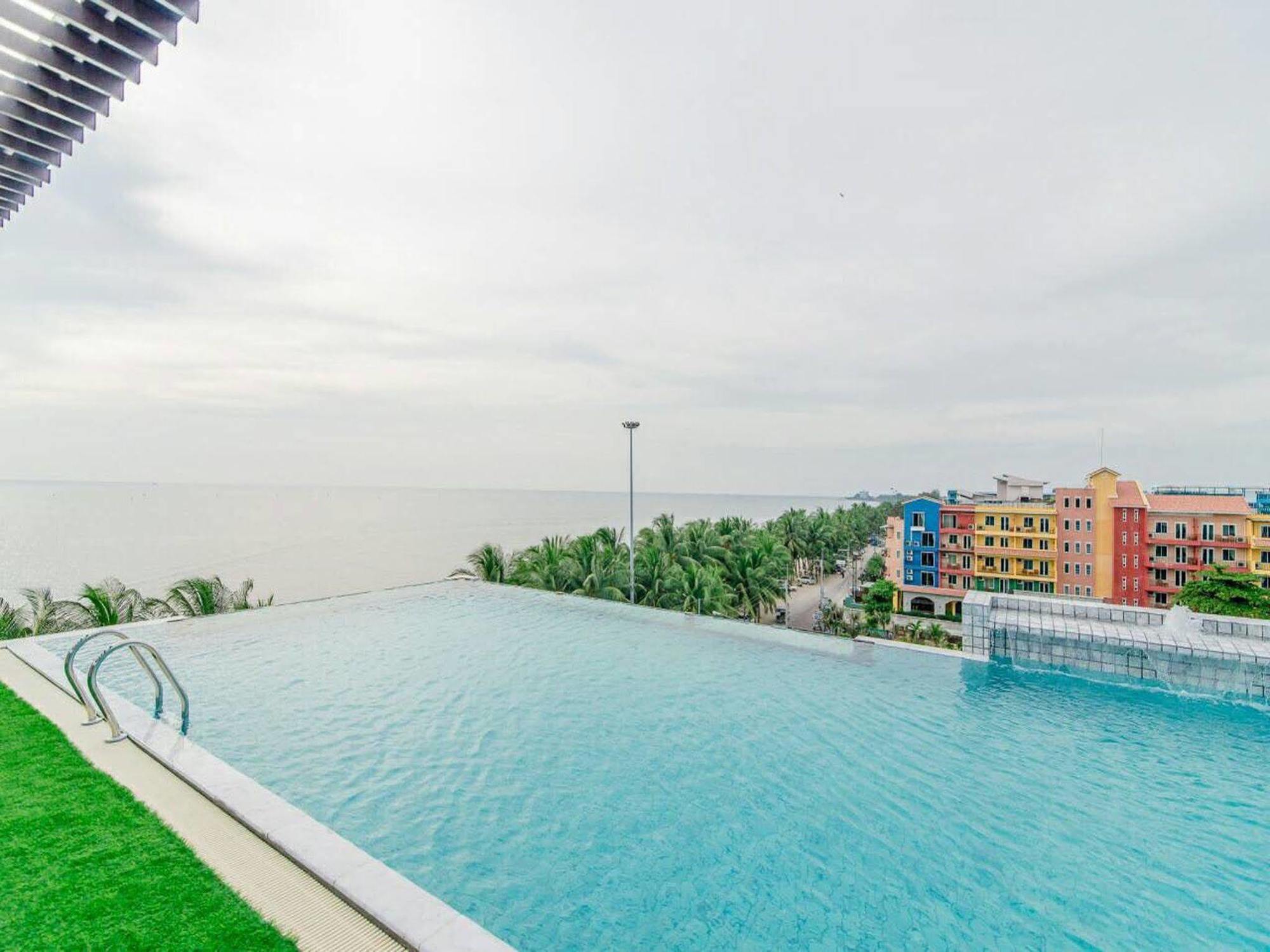 Panitar Haus Hotel Chonburi Ngoại thất bức ảnh
