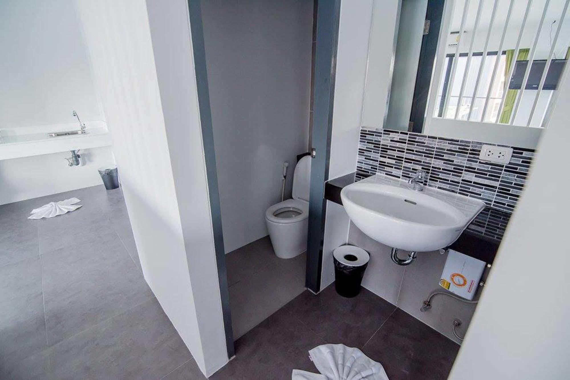 Panitar Haus Hotel Chonburi Ngoại thất bức ảnh