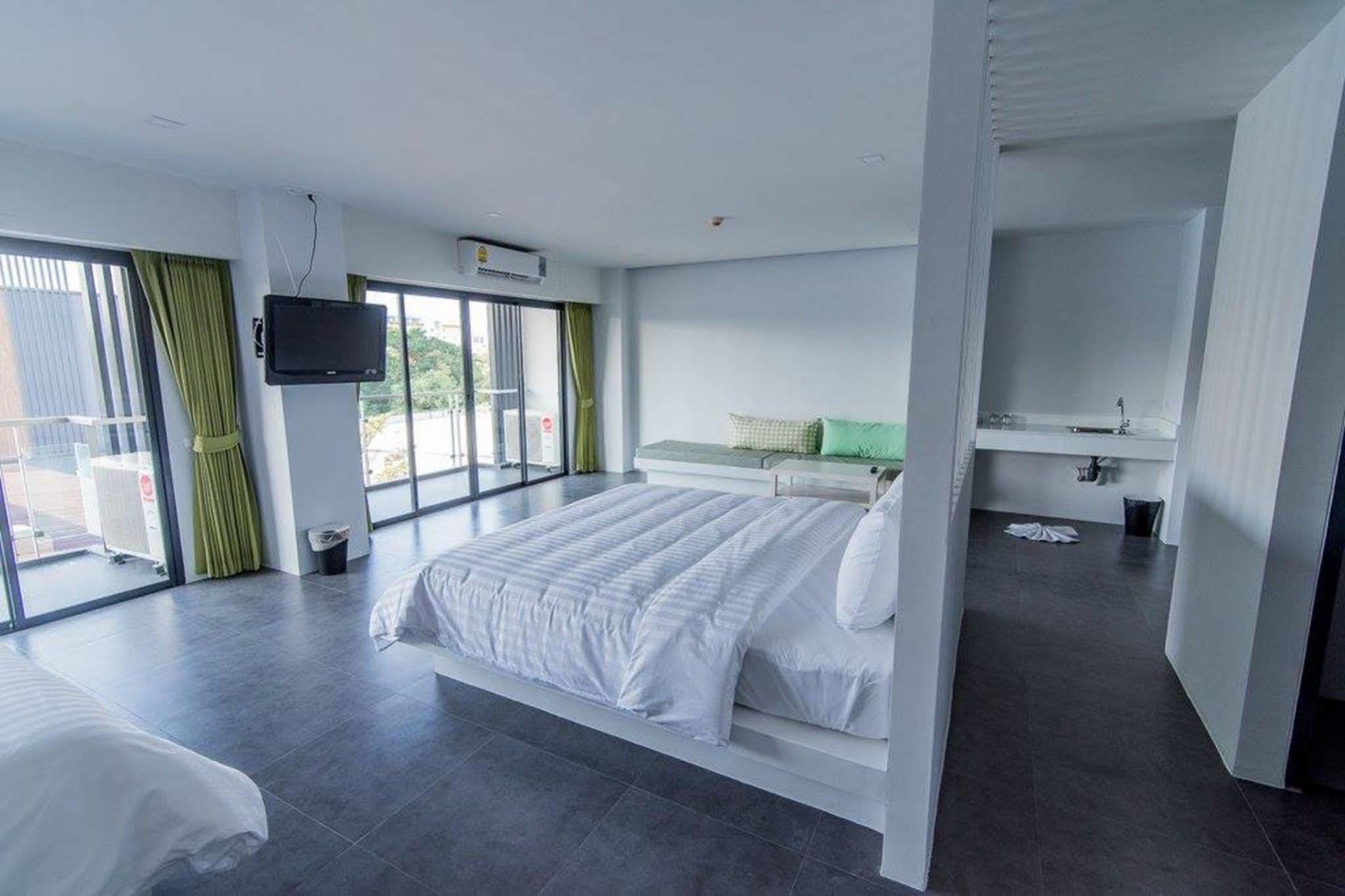 Panitar Haus Hotel Chonburi Ngoại thất bức ảnh