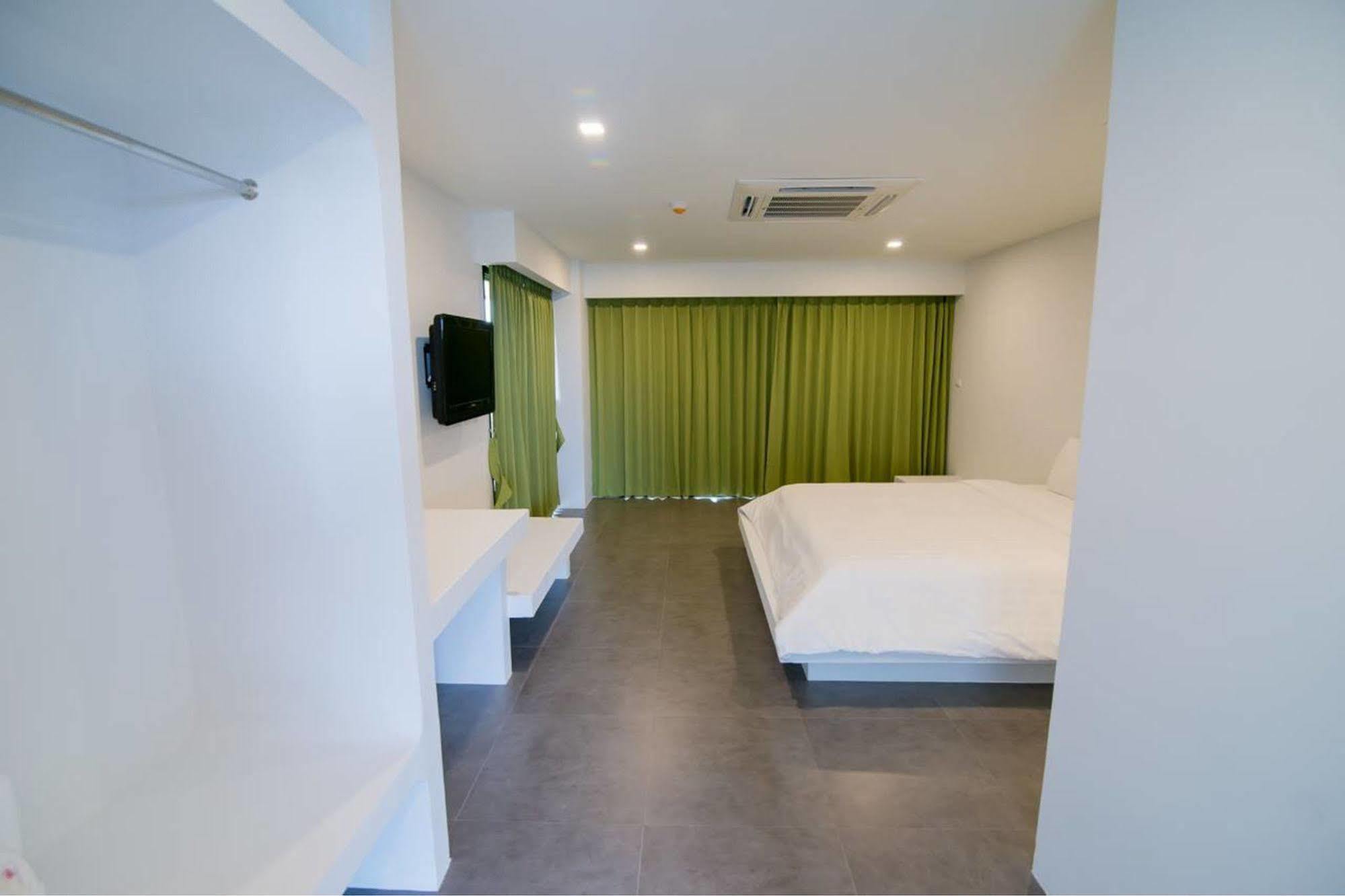 Panitar Haus Hotel Chonburi Ngoại thất bức ảnh